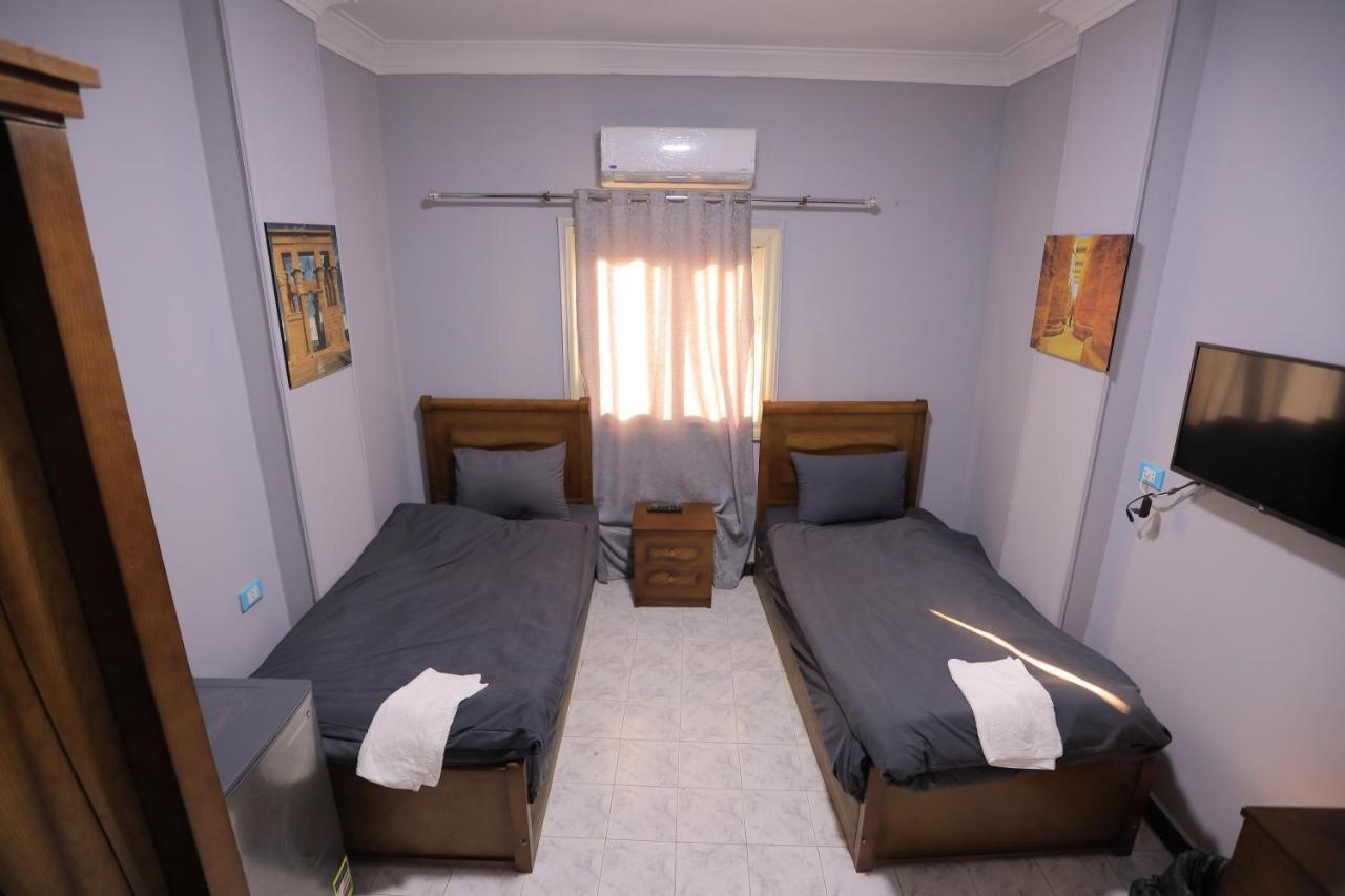 Magic Golden Pyramids View Hotel Kafret el-Gabal Екстериор снимка