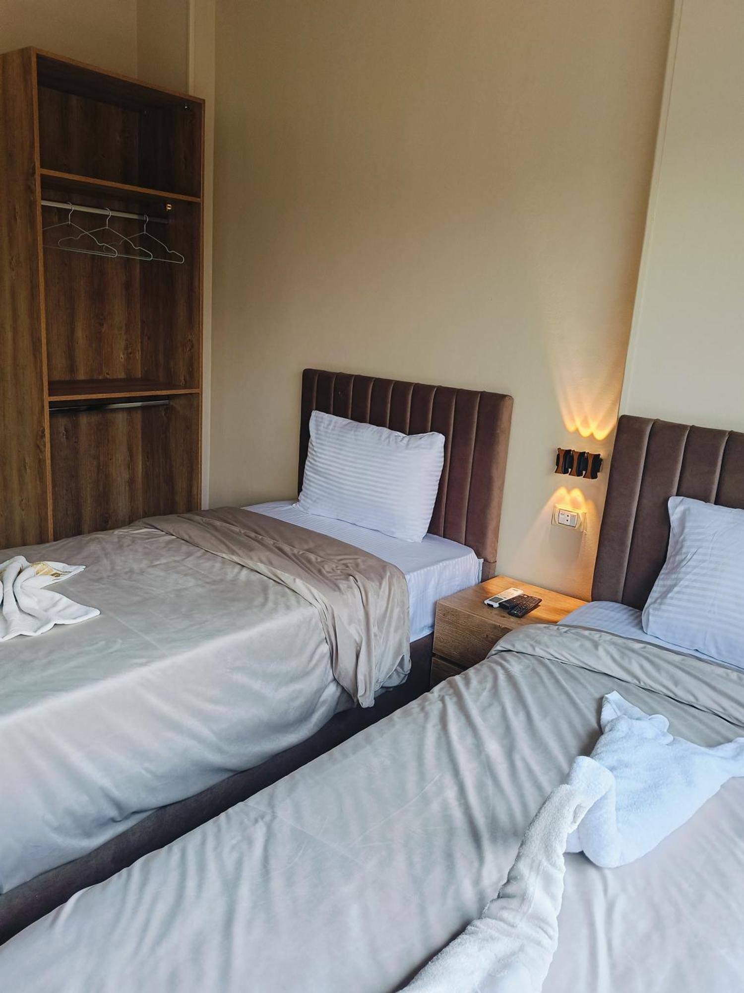 Magic Golden Pyramids View Hotel Kafret el-Gabal Екстериор снимка